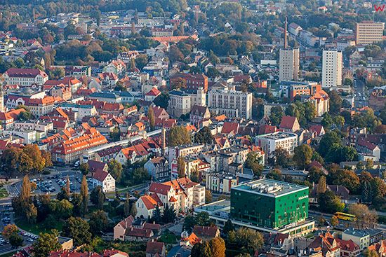 Zielona Gora, panorama na Stare Miasto od strony NW. EU, PL, Lubuskie. Lotnicze.